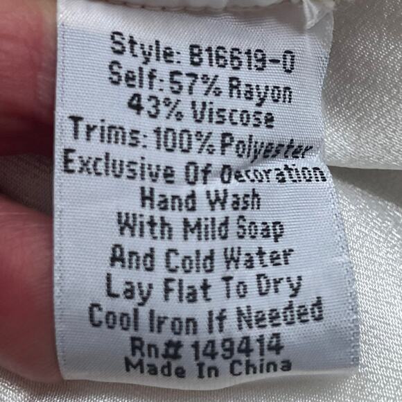 Johnny Was Biya Blair Satin Tunic Blouse Women’s medium Embroidered Ivory Boho - Picture 8 of 12